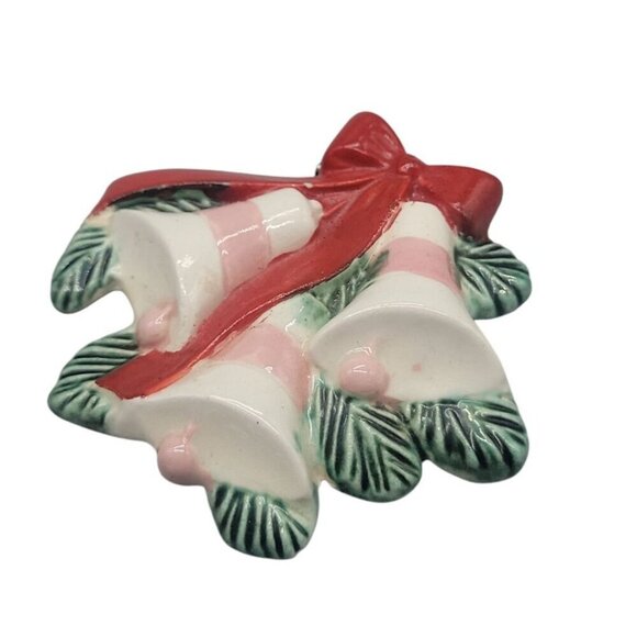 Holland Mold Christmas Brooch Handmade Handpainted Bells Holly Ribbon Vintage - Picture 3 of 9